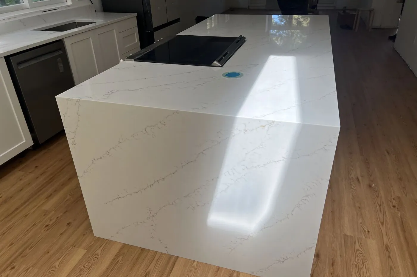 White quartz island with a waterfall end and a soft vein